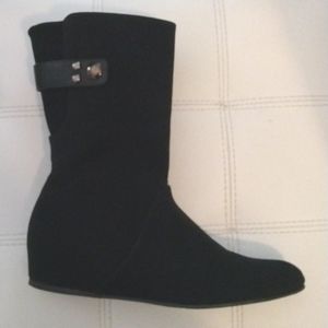 Stuart Weitzman "Downpour" Black Gore-Tex Wedge Boots - Size 9M Waterproof